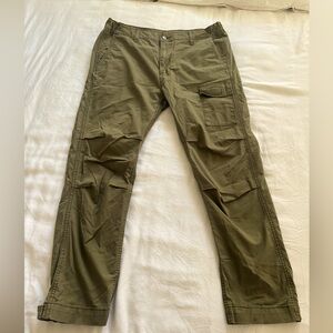 Men’s Levi cargo pants size W 32 L30 in green